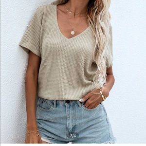 Waffle knit v neck solid tee